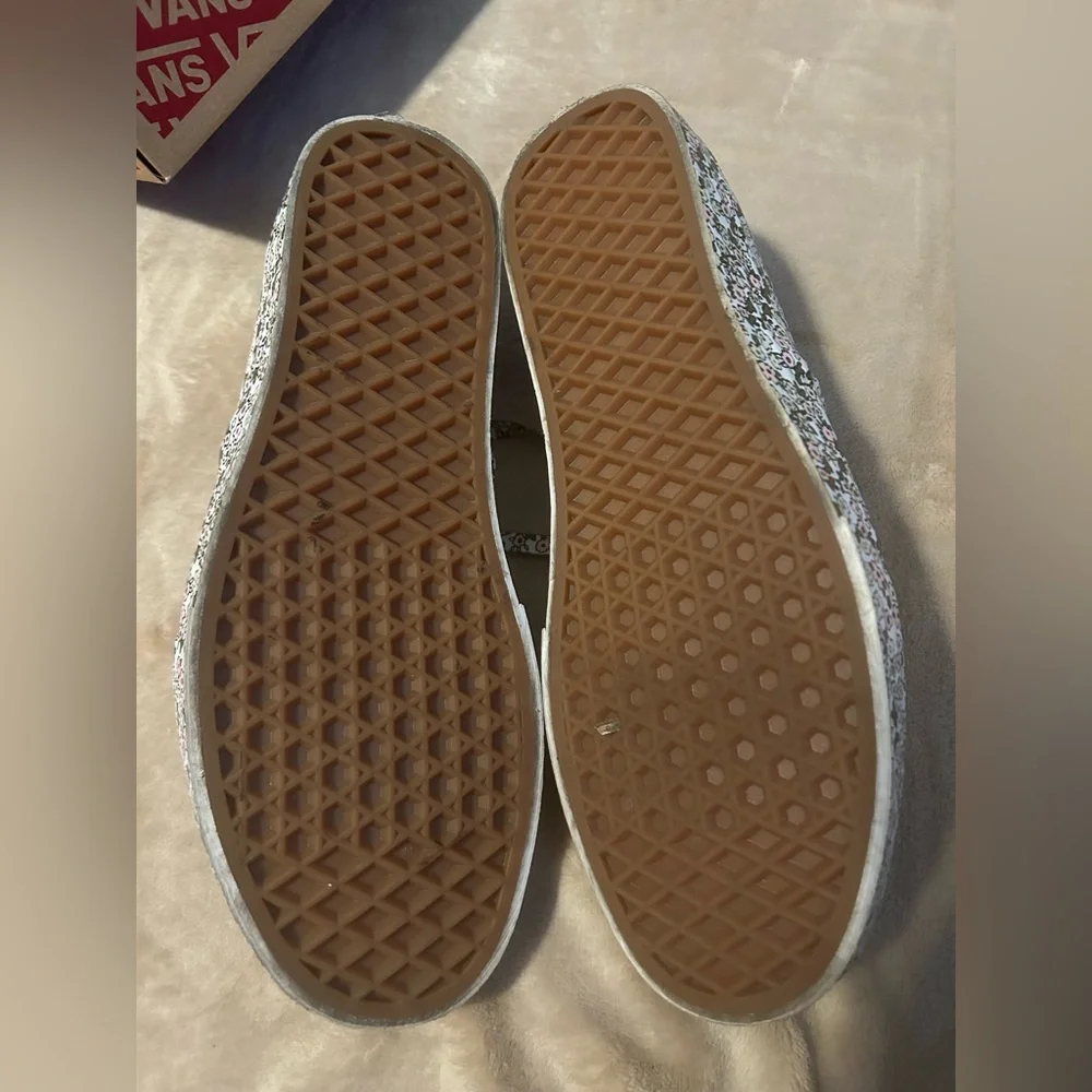 Vans Women's Mono Floral Low-Top Sneakers - Picture 6 of 8